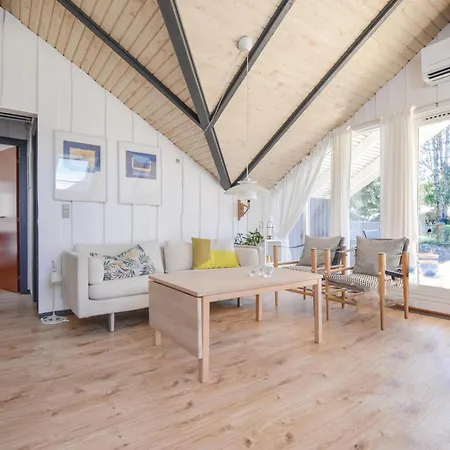 מלון 3 Bedroom In 4*